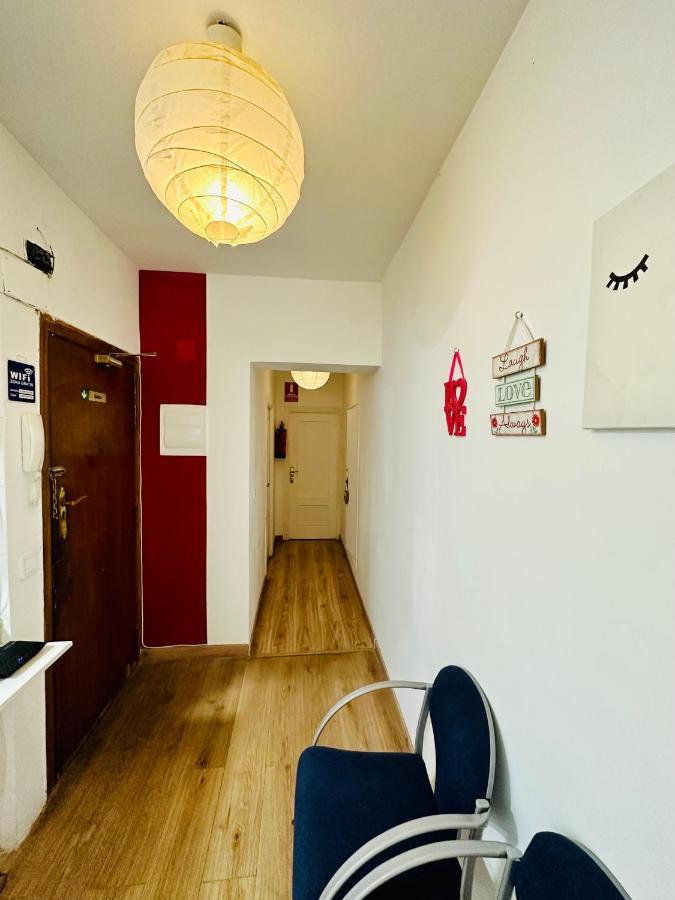 Punta Me Rooms Near The Gran Via มาดริด ภายนอก รูปภาพ