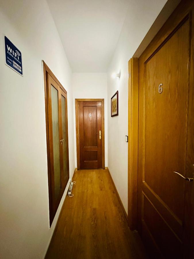 Punta Me Rooms Near The Gran Via มาดริด ภายนอก รูปภาพ