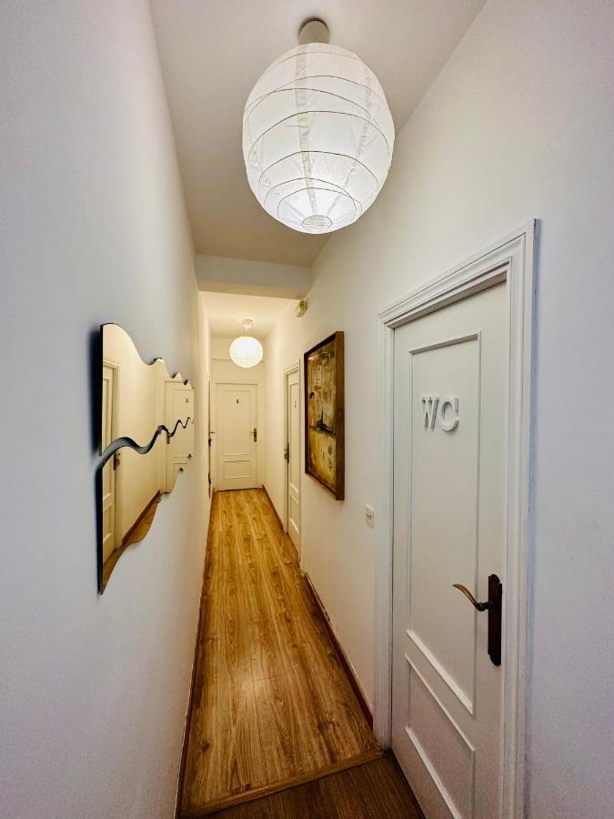 Punta Me Rooms Near The Gran Via มาดริด ภายนอก รูปภาพ